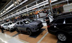 Cadena de montaje de la planta de Seat Cupra en Martorell, ensamblando un vehículo del modelo Formentor. REUTERS/Albert Gea