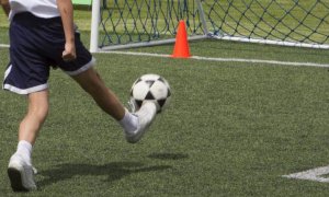 Publicidad de un prostíbulo de Málaga en las entradas de un equipo de fútbol base