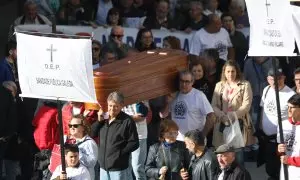Varios miles de personas han secundado este domingo una protesta en defensa de la sanidad pública, en Santiago de Compostela, a 4 de febrero de 2024