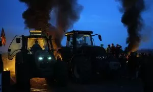 Los agricultores toman las carreteras asfixiados por la fiscalidad, la normativa europea y los fondos de inversión