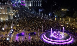 Miles de mujeres en la plaza de Cibeles durante una manifestación convocada por la Comisión 8M, por el 8M, Día Internacional de la Mujer, a 8 de marzo de marzo de 2023, en Madrid (España).