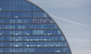 Fachada del banco del BBVA en la ciudad del BBVA, a 10 de abril de 2023, en Madrid.