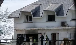 Varios agentes de la Policía Nacional en la Residencia Juan XXIII de Aravaca, donde se produjo el incendio, a 18 de febrero de 2024.