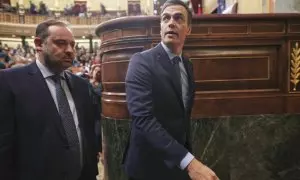 El exministro de Transportes, José Luis Ábalos, junto al presidente del Gobierno y secretario general del PSOE, Pedro Sánchez, en una imagen de archivo en el Congreso de los Diputados.