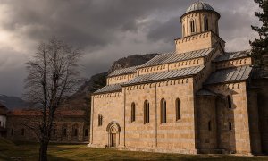 La iglesia ortodoxa de Visoki Dečani data del siglo XIV. Es uno de los lugares de culto del cristianismo ortodoxo en los Balcanes.