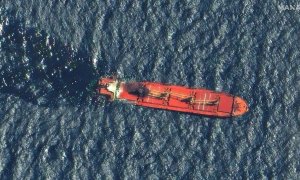 Una imagen de satélite muestra el carguero Rubymar antes de hundirse en el Mar Rojo, a 1 de marzo de 2024