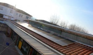 Una imatge de la teulada de la primera comunitat energètica creada a Olot.