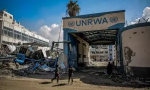 05/03/2024 Palestinos examinan los daños sufridos por la UNRWA en el Norte de Gaza, a 10 de febrero de 2024.