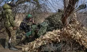 Tropas ucranianas realizan maniobras en Bajmut, cerca de Donetsk, a 8 de marzo de 2024.