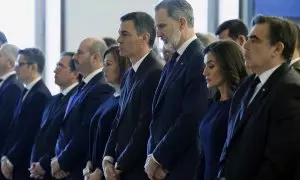 Sánchez reivindica a las víctimas del 11M mientras la AVT, en presencia de Feijóo, acusa al Gobierno de olvidarse de ellas