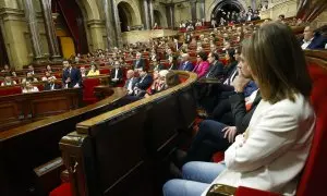 El presidente de la Generalitat, Pere Aragonès (i), interviene tras la votación en el Parlamento de Cataluña en la que se ha tumbado los presupuestos de la Generalitat este 13 de marzo de 2024.