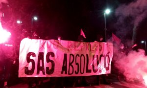 Una pancarta demana l'absolució d'Adrian Sas, en una protesta a Vilafranca del Penedès, en una imatge d'arxiu
