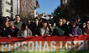 La ministra de Igualdad, Ana Redondo (c), y la portavoz del PSOE en el Ayuntamiento de Madrid, Reyes Maroto (d), durante una manifestación en defensa de la Ley LGTBI y la Ley Trans de la Comunidad de Madrid, a 17 de diciembre de 2023,