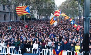 Manifestación convocada por Tsunami Democràtic en la plaza Universidad de Barcelona en noviembre de 2019. Manifestación convocada por Tsunami Democràtic en la plaza Universidad de Barcelona en noviembre de 2019.