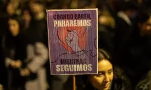 20/3/24 - Una mujer sostiene un cartel durante la manifestación convocada por la Comisión 8M por el Día Internacional de la Mujer, a 8 de marzo de 2024, en Madrid (España).
