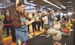El mestre pastisser Jordi Roca valora una de les mones del concurs