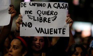 Imagen de archivo de una manifestación bajo el lema 'De camino a casa me quiero libre, no valiente' en Montevideo, Uruguay, a 09/03/2017.