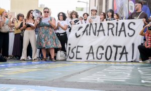 24/04/2024 Activistas de ' Canarias se agota'  junto a la Iglesia de la Concepción en La Laguna, a 11 de abril de 2024, en Santa Cruz de Tenerife.
