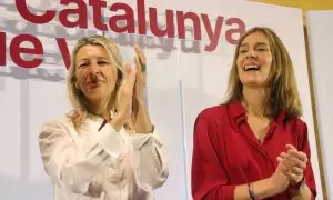 La vicepresidenta del Gobierno español, Yolanda Diaz, con la candidata de Comuns Sumar a la Generalitat, Jéssica Albiach el 28 de abril de 2024, en L' Hospitalet de Llobregat.