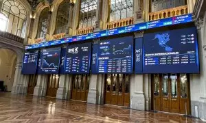 Vista de los paneles informativos de la Bolsa de Madrid. EFE/ Ana Bornay