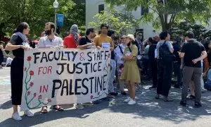 Estudiantes de la Universidad George Washington (GWU) en una protesta propalestina, a 2 de mayo de 2024.