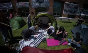 Varios estudiantes hacen una acampada para apoyar al pueblo palestino en la Complutense de Madrid.