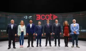 Los candidatos a la presidencia de la Generalitat en el debate organizado por TV3 y Catalunya Radio: Salvador Illa (PSC) (4d), Pere Aragonès (ERC) (4i), Ignacio Garriga (Vox) (3i), Carlos Carrizosa (Cs) (d), Jessica Albiach (Comuns Sumar) (2i), Laia Estra