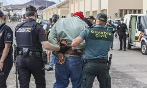 Agentes de la Policía Nacional y la Guardia Civil detienen en la Base Naval de Gran Canaria a los tripulantes de un pesquero tras la incautación de fajos de hachís , a 1 de junio de 2021.