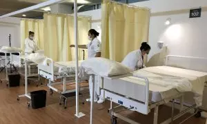 09/05/2024 Enfermeras preparan camas en un hospital de de México. Foto de archivo.
