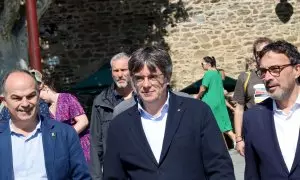 Carles Puigdemont arribant aquest divendres a Cotlliure acompanyat de Jordi Turull i Josep Rius.
