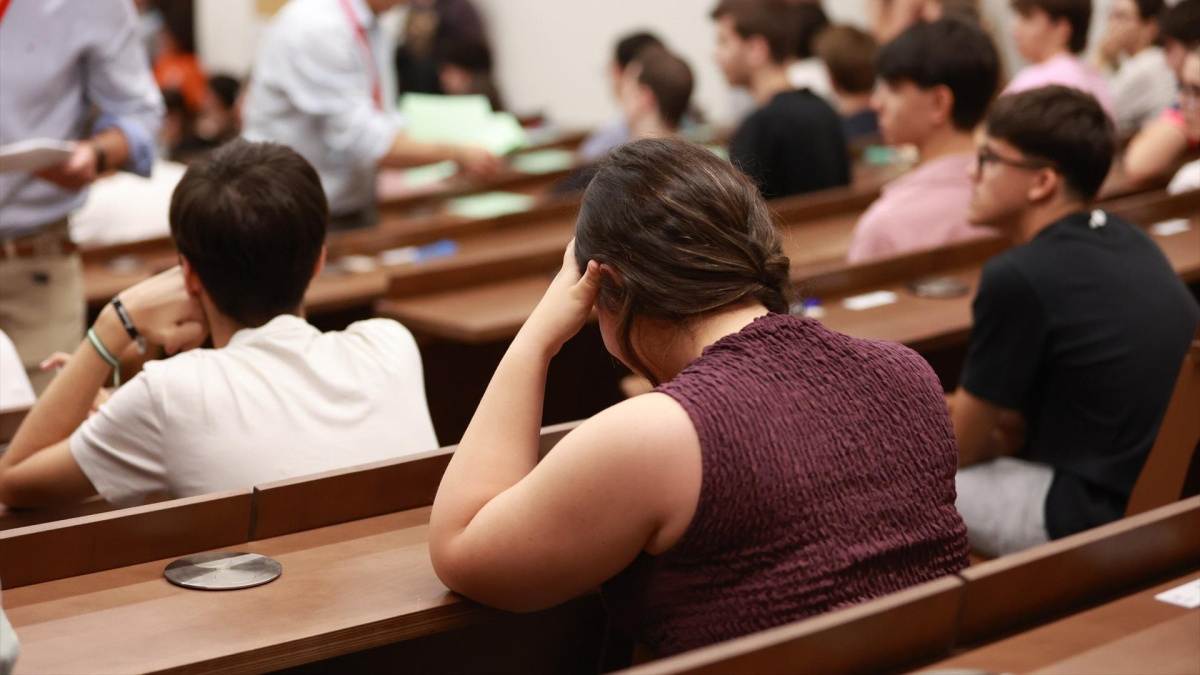 El Defensor del Pueblo registra 400 quejas por calor extremo en las aulas y pide "una solución urgente"