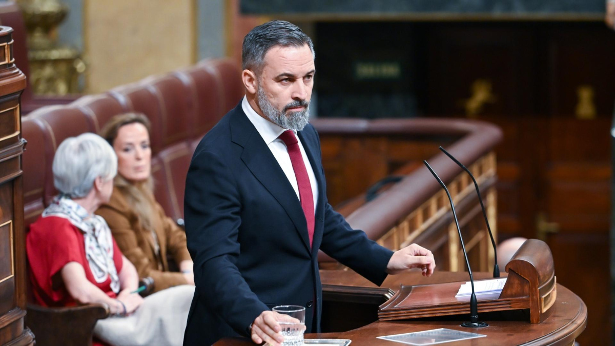 Vox alimenta en el Congreso la teoría conspiranoica del pucherazo electoral ante el silencio de Feijóo