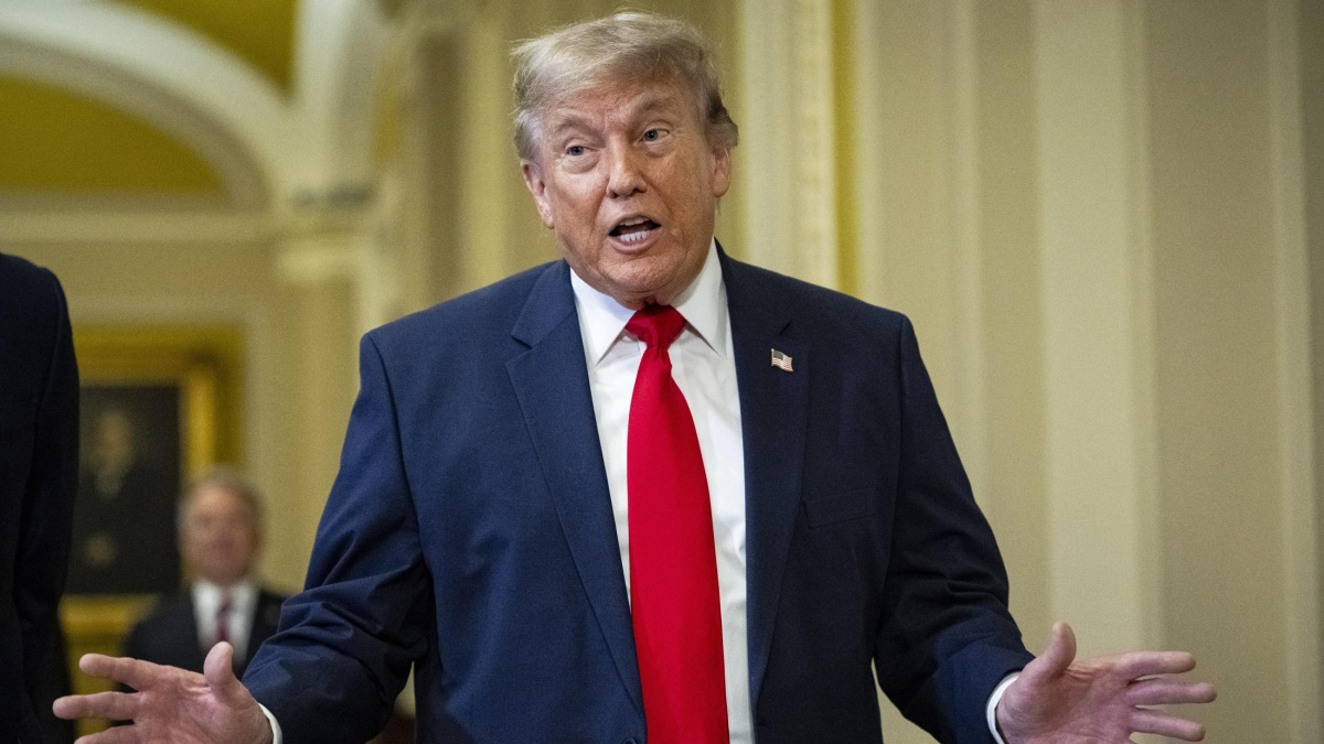 Trump amenaza con terminar las negociaciones si Irán cobra peajes en el estrecho de Ormuz