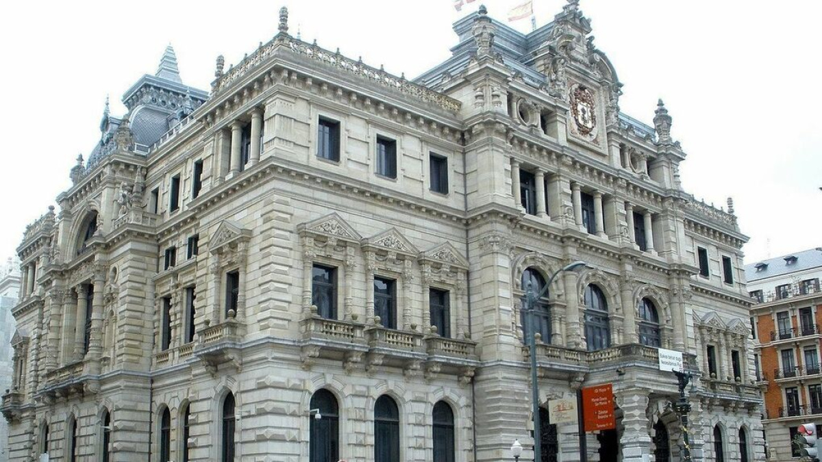 La Diputación de Vizcaya, imputada por impedir a una menor que viva con su madre