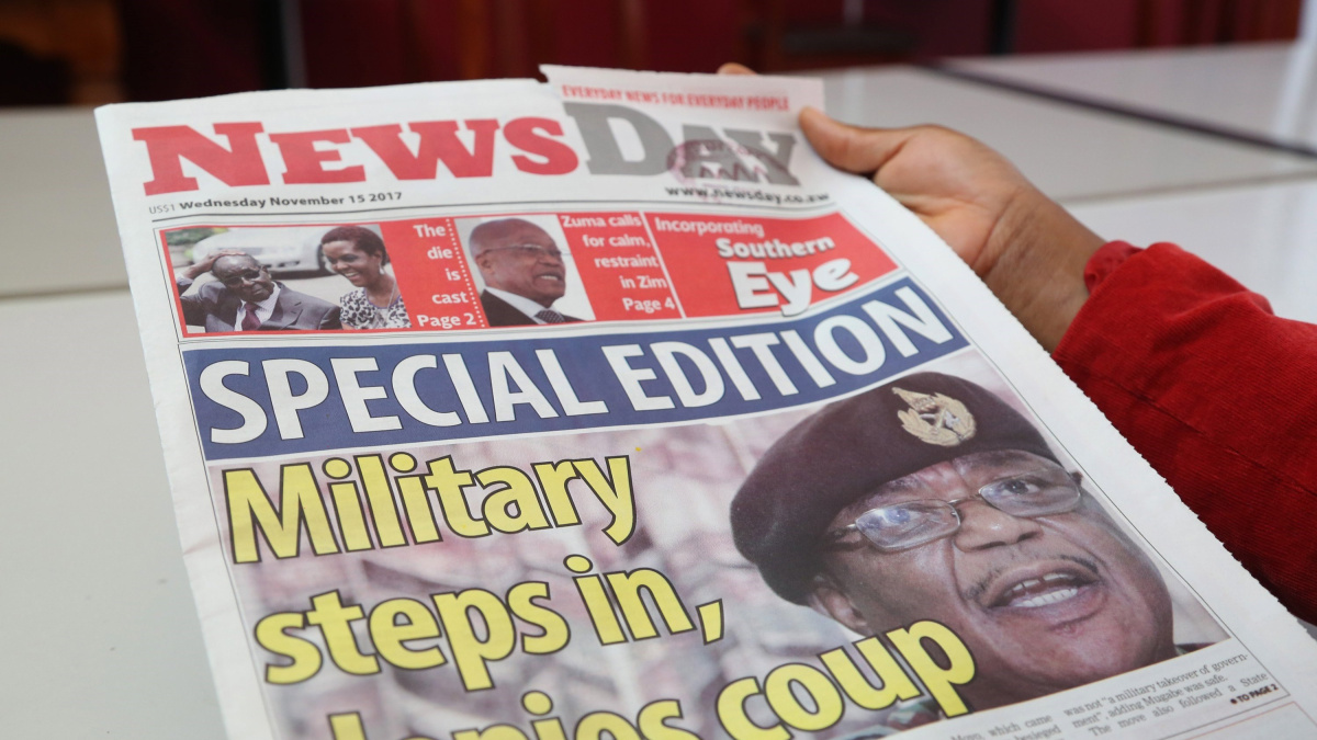 El Ejército se rebela contra Mugabe y toma el control de Zimbabue | Público