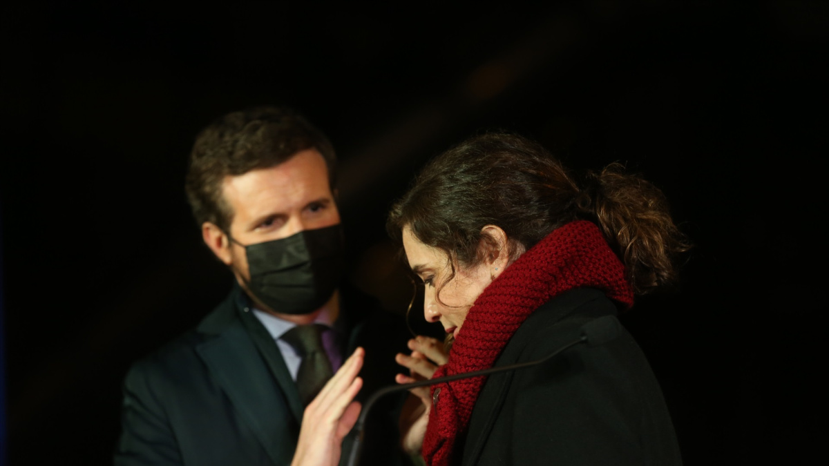La investigación por las mascarillas del hermano de Ayuso que Casado ...