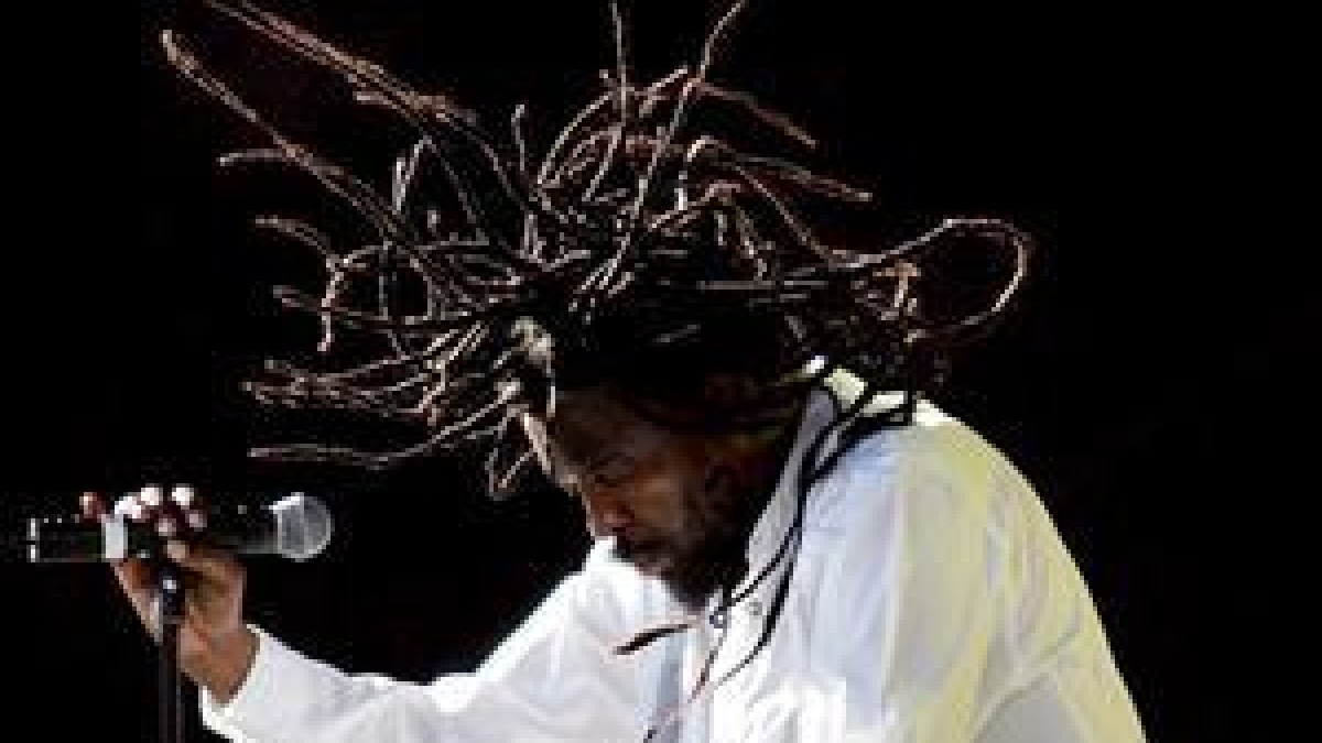 La estrella del reggae Lucky Dube asesinado en Johannesburgo | Público