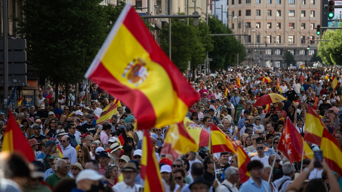 El PP se rodea de Aznar, Rajoy y Camps en una protesta masiva contra la ...