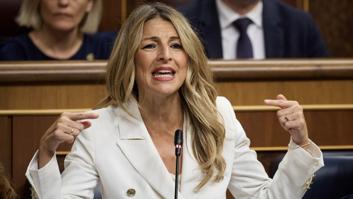 Yolanda Díaz responde al grito del PP de "cómplices": "A mi puerta jamás  llamó un corruptor" | Público
