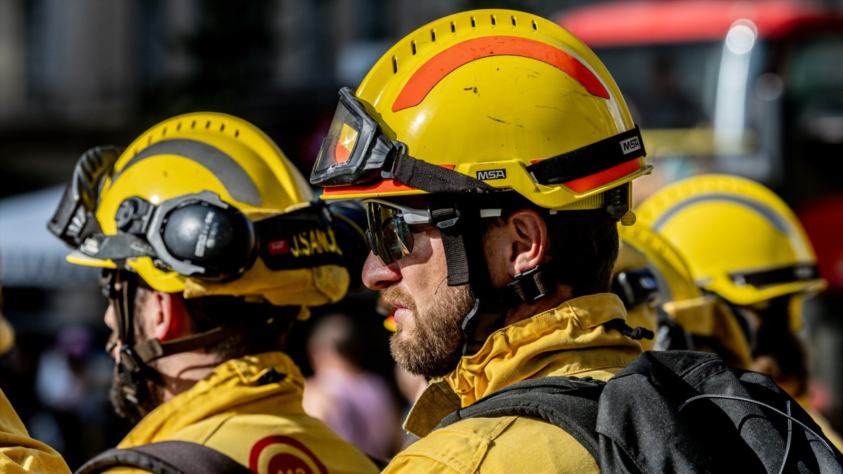 Los bomberos forestales de Madrid mantienen su huelga tras una reunión ...