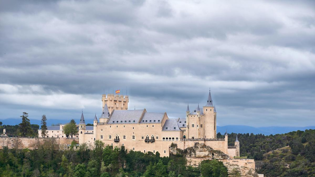 Escapadas para San Isidro: de las cascadas de Rascafría al castillo de Disney en Segovia