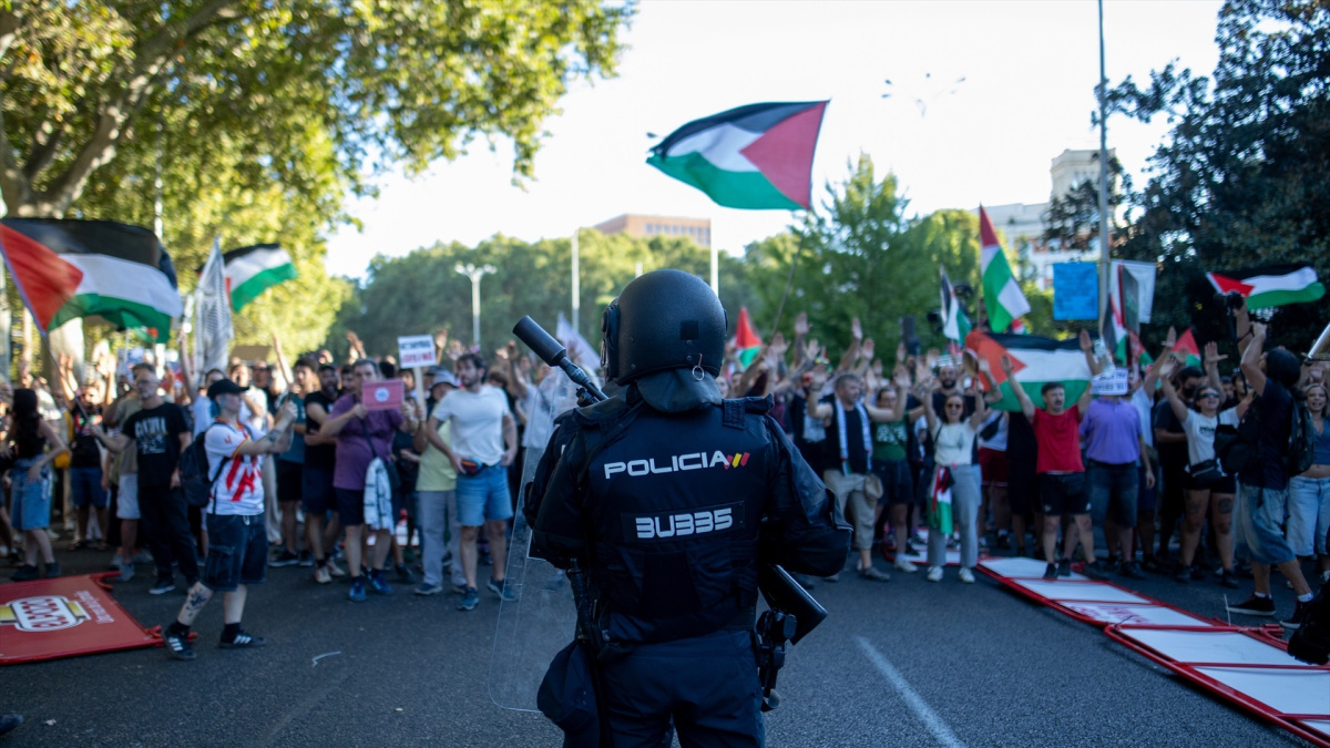 El precio de oponerse al genocidio: 17 personas se enfrentan a multas de hasta 60.000 euros por protestar en La Vuelta 2025