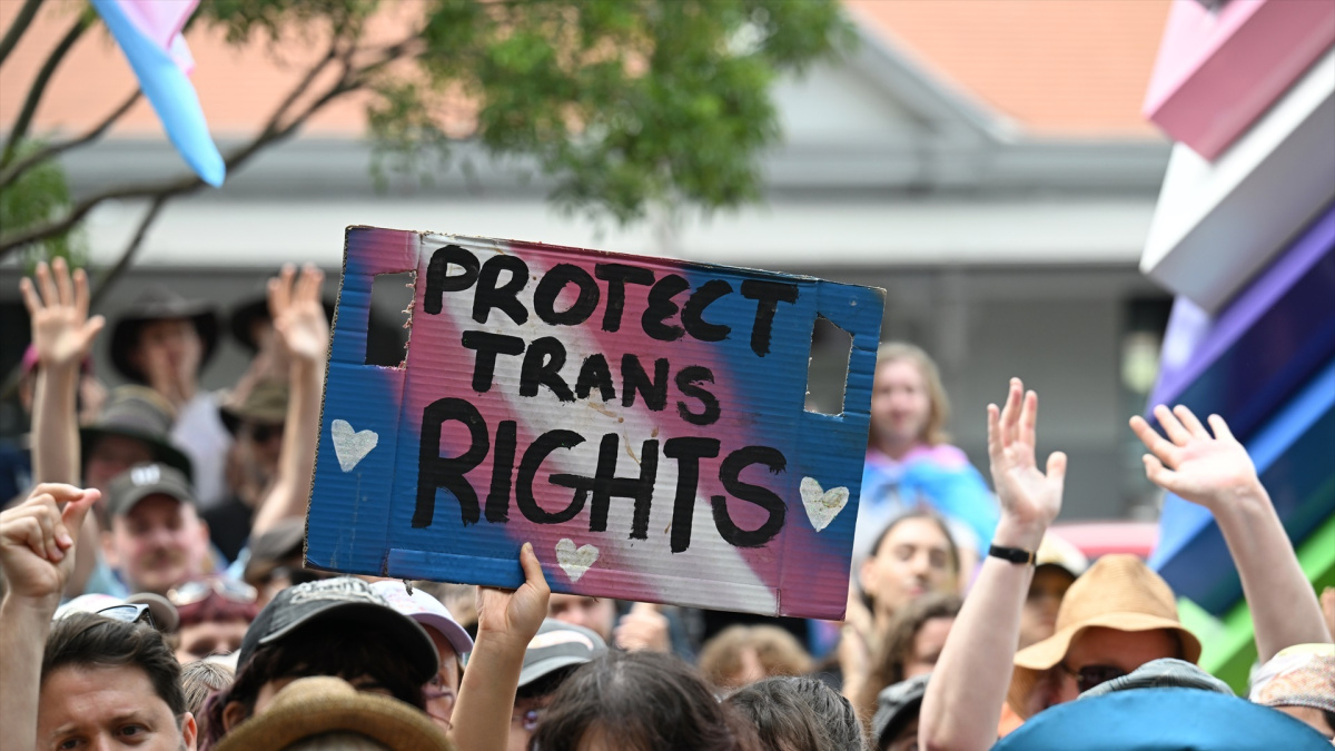 Cómo la transfobia atraviesa la vida de las personas trans: "Dudo que ninguna haya tenido el lujo de vivir sin violencia"