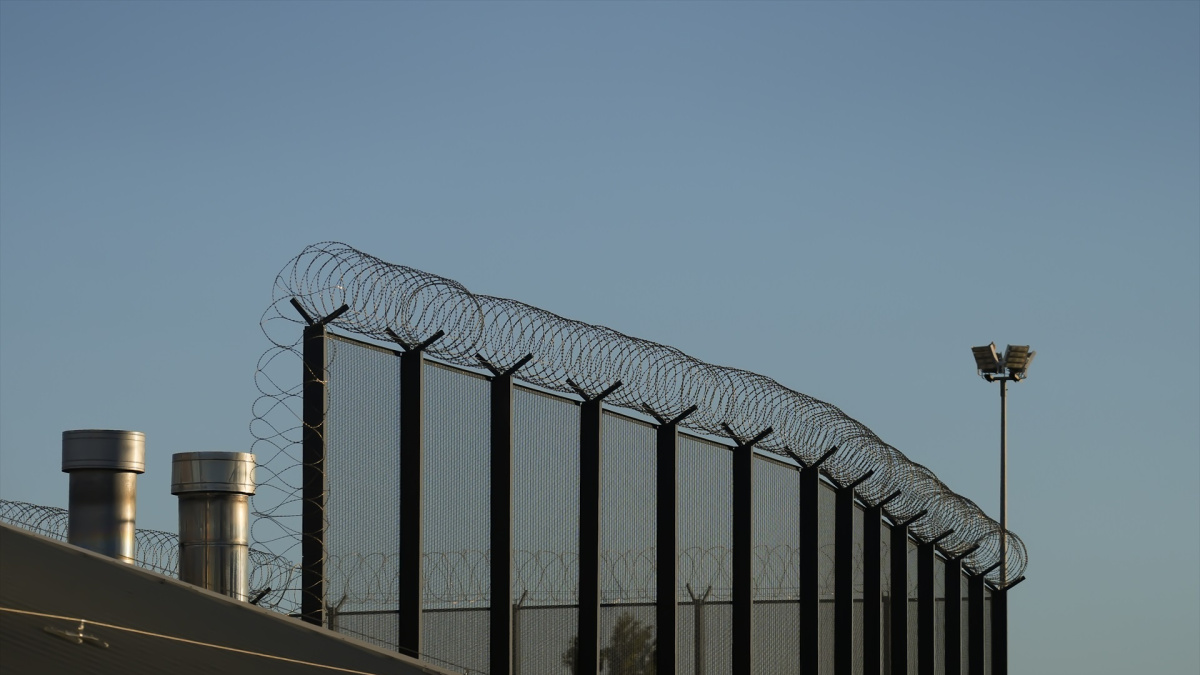 PSOE, PP y PNV respaldan reconocer a los funcionarios de prisiones como agentes de la autoridad para reforzar su protección y seguridad jurídica