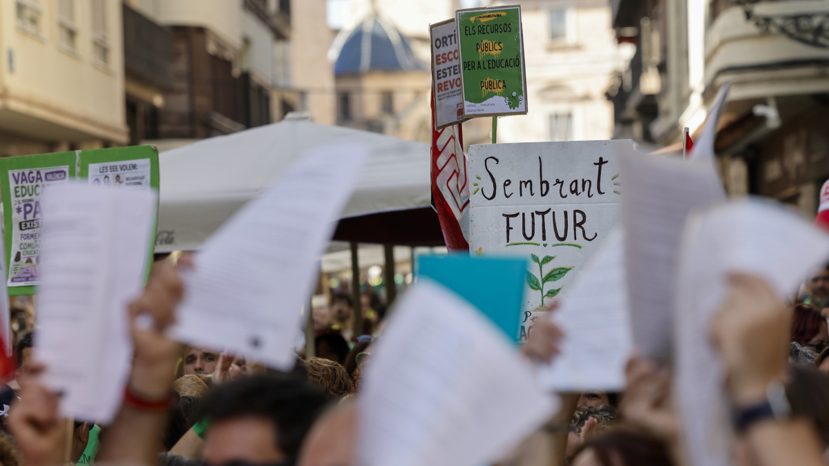 Dimiten más de 260 directivos de centros educativos valencianos en apoyo a la huelga: 