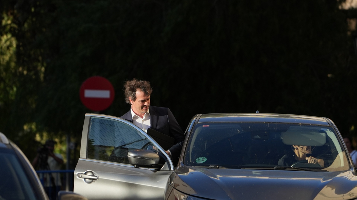 El frente ultra que acusa al hermano de Sánchez arremete con