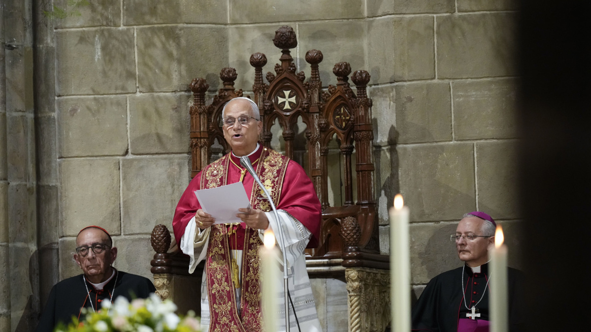 En una misa celebrada en castellano y catalán, el papa León 