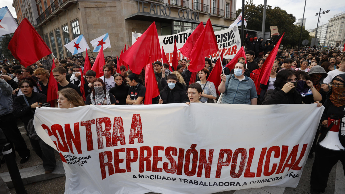 Miles de gallegos se manifiestan contra la violencia policial: «Galicia será la tumba del fascismo»