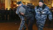 Más de cien opositores rusos detenidos en Moscú en una protesta por la condena a Navalni