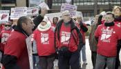 Enfermos de hepatitis C llevan su protesta frente a la farmacéutica que se lucra con el Sovaldi